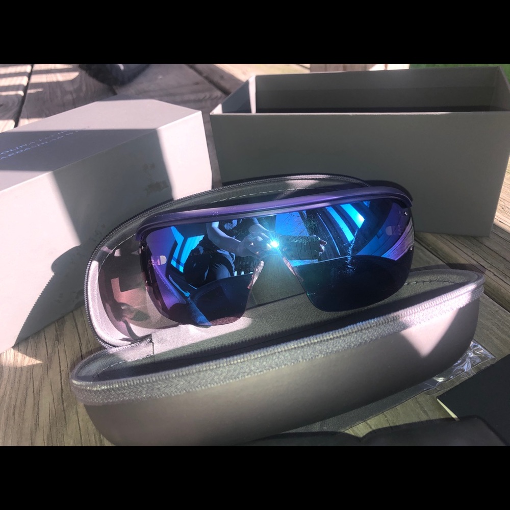 Designer sunglasses. - Picture 4 of 8